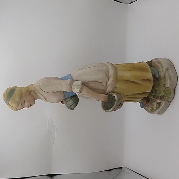 Vintage Homco Bisque Lady Farmer Figurine - Picture 2 of 9